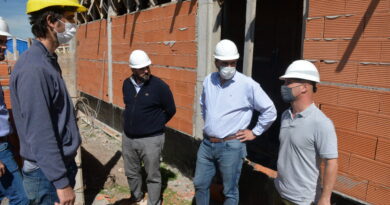 El Intendente recorrió las nuevas obras de la pista de atletismo El Intendente recorrió las nuevas obras de la pista de atletismo